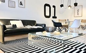 MAKERS&ROOMS APARTMENT 01 Pauline 110qm Parkplatz 1-4 Personen